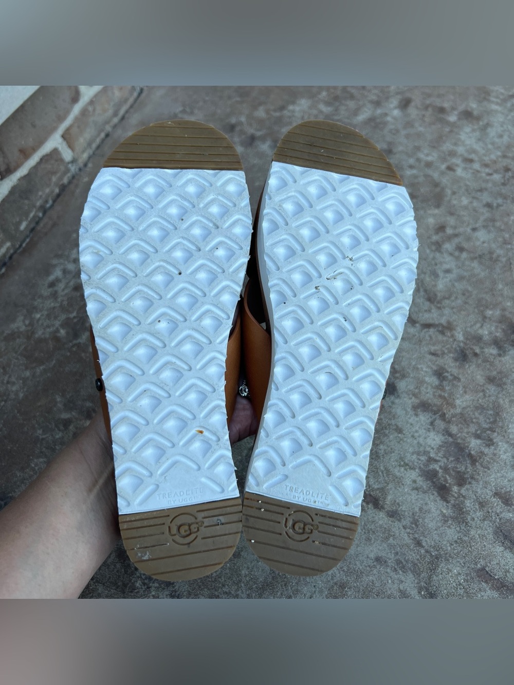 UGG Kari Women's Tan Crossband Slide Sandals - Comfortable Slip-Ons Sz 7.5 - Picture 12 of 13